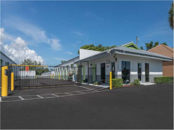 Extra Space Storage facility at 3455 Forest Hill Blvd - West Palm Beach, FL