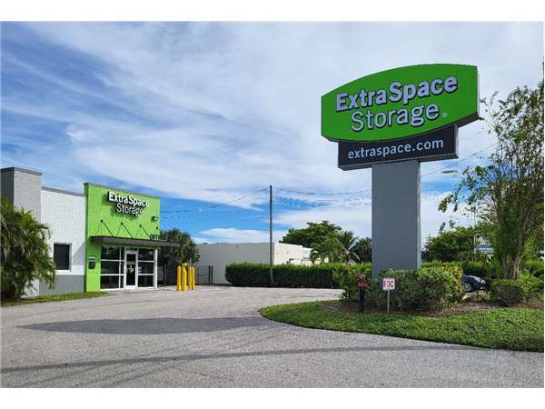 Extra Space Storage facility at 2300 N Military Trail - West Palm Beach, FL
