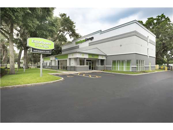 Extra Space Storage facility at 2402 Bloomingdale Ave - Valrico, FL
