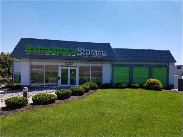 Extra Space Storage facility at 1420 Rahway Ave - Avenel, NJ