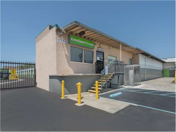 Extra Space Storage facility at 17701 Ibbetson Ave - Bellflower, CA