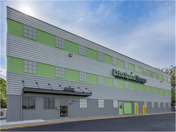 Extra Space Storage facility at 1701 Osgood St - North Andover, MA