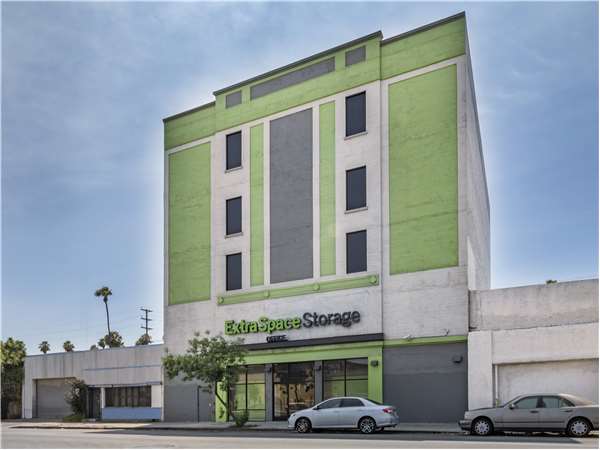 Extra Space Storage facility at 5555 S Western Ave - Los Angeles, CA
