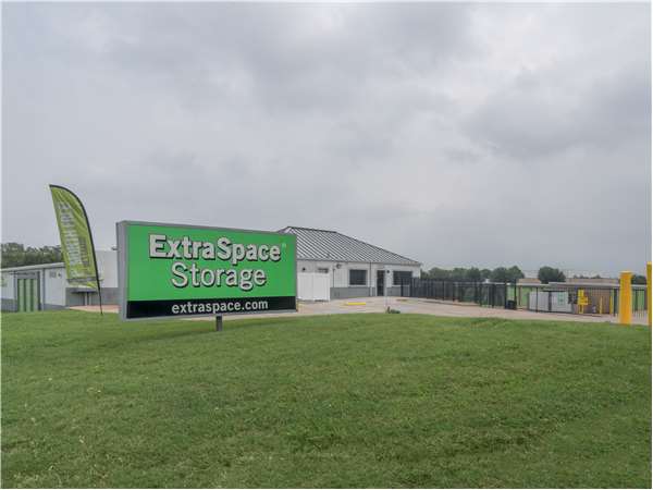 Extra Space Storage facility at 12100 Shiloh Rd - Dallas, TX