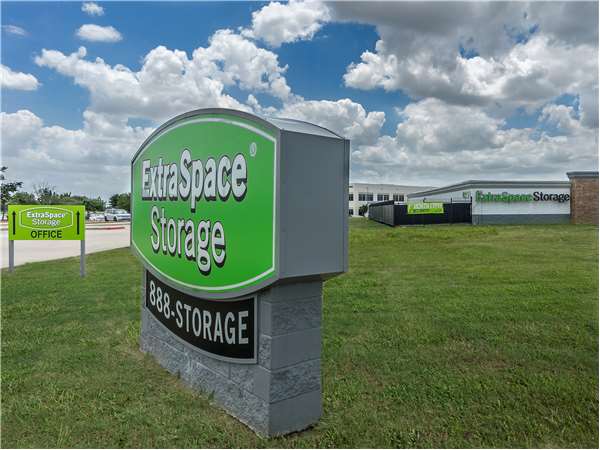 Extra Space Storage facility at 4251 State Hwy 161 - Irving, TX