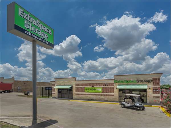 Extra Space Storage facility at 730 E Wheatland Rd - Duncanville, TX