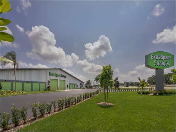 Extra Space Storage facility at 2950 Gandy Blvd - St Petersburg, FL