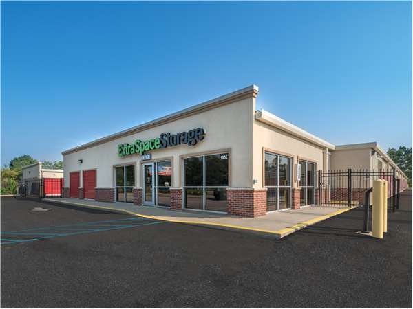 Cheap Storage Units in Greenville, SC (from $15) | Extra Space Storage