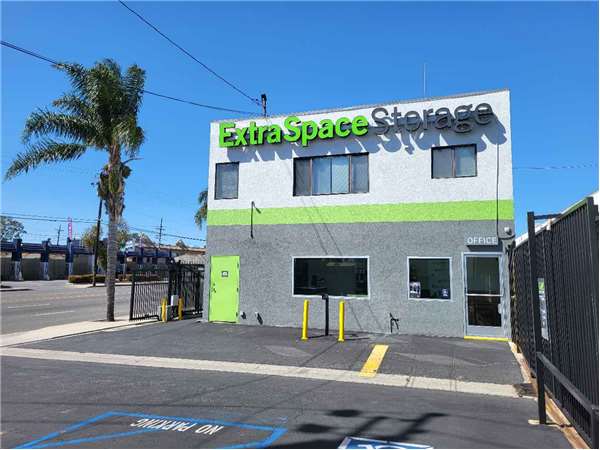 Extra Space Storage facility at 3401 W Rosecrans Ave - Hawthorne, CA