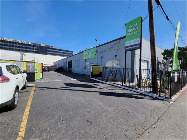Extra Space Storage facility at 5221 W 102nd St - Los Angeles, CA