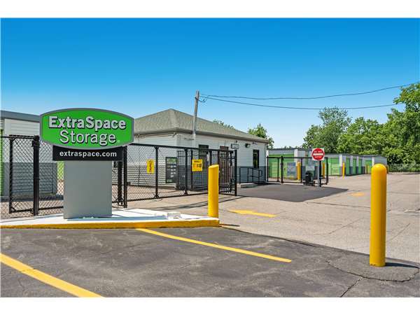 Extra Space Storage logo