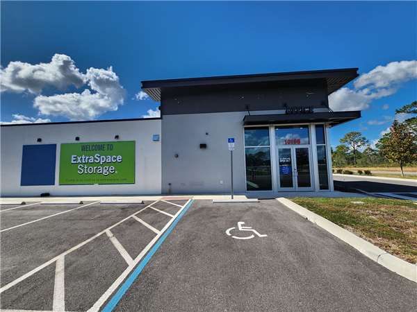 Extra Space Storage logo