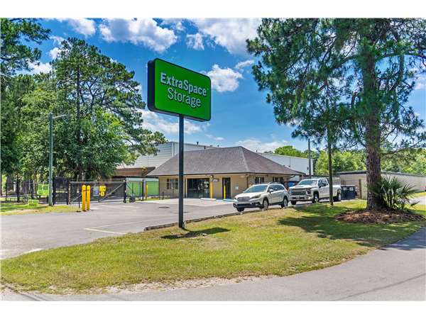 Extra Space Storage facility at 5207 Montgomery St - Savannah, GA