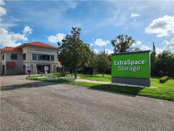 Extra Space Storage facility at 10111 Gandy Blvd N - St Petersburg, FL