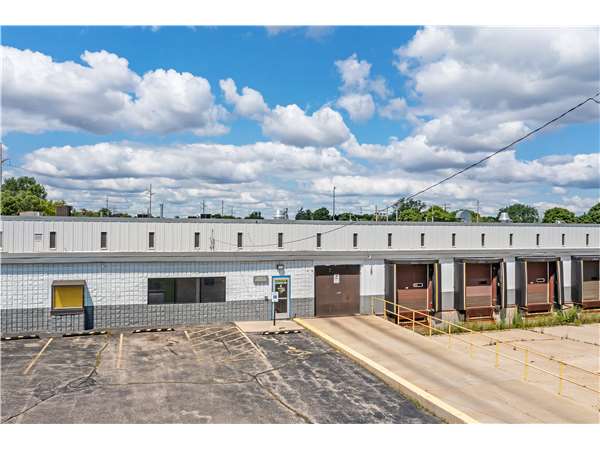 Extra Space Storage facility at 4565 N Green Bay Ave - Milwaukee, WI