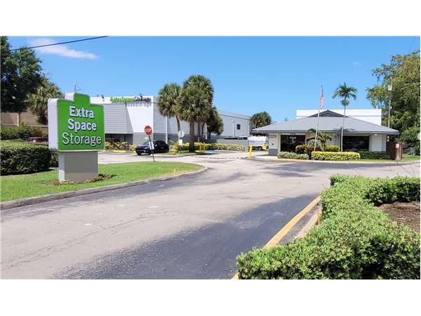 Extra Space Storage facility at 5370 S University Dr - Davie, FL