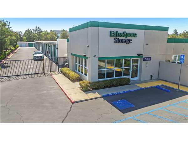 Extra Space Storage logo