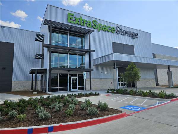 Extra Space Storage facility at 2200 Sam Rayburn Hwy - Melissa, TX