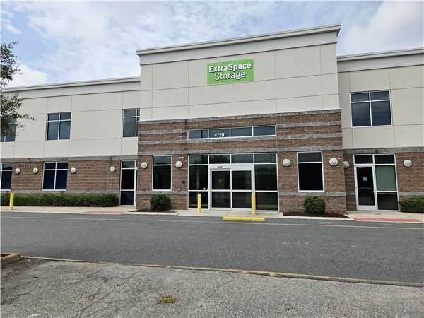 Extra Space Storage facility at 4740 Baxter Rd - Virginia Beach, VA