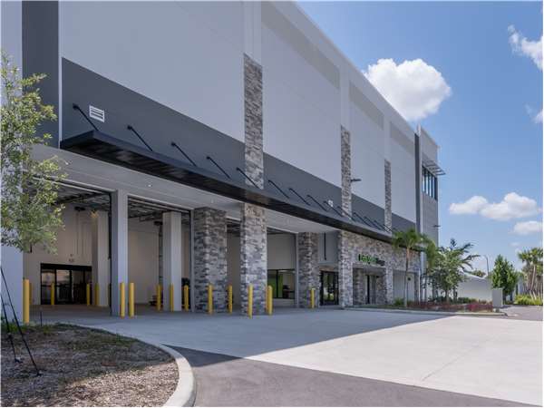 Extra Space Storage facility at 4191 W Hillsboro Blvd - Coconut Creek, FL