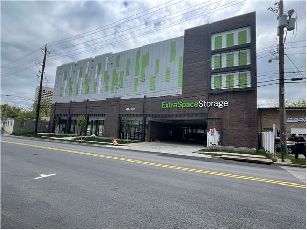 Storage Units in Rockville, MD at 204 N Stonestreet Ave | Extra 