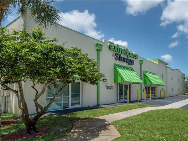 Extra Space Storage facility at 1201 N Flagler Dr - Fort Lauderdale, FL