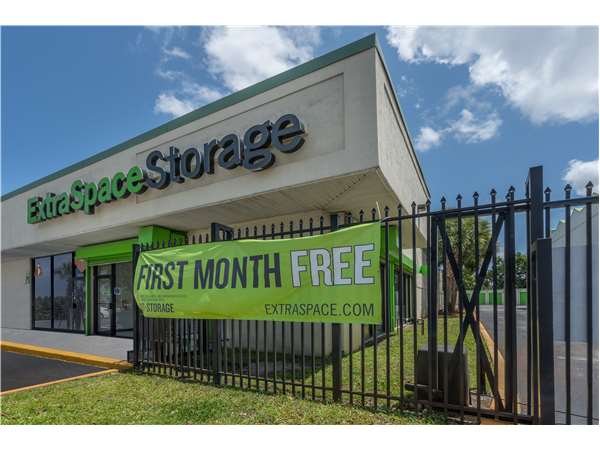 Extra Space Storage facility at 1900 NW 19th St - Fort Lauderdale, FL