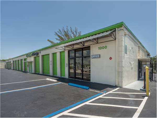 Extra Space Storage facility at 1000 S Dixie Hwy E - Pompano Beach, FL
