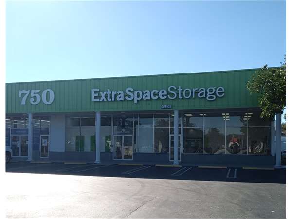 Extra Space Storage facility at 750 E Sample Rd - Pompano Beach, FL