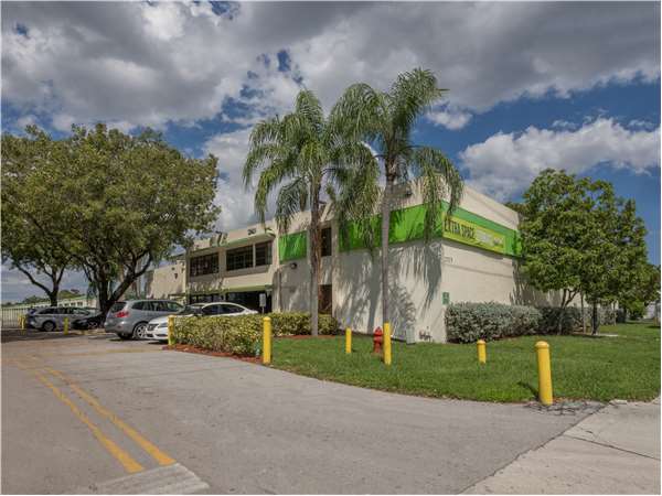 Extra Space Storage facility at 2523 NW 6th St - Fort Lauderdale, FL
