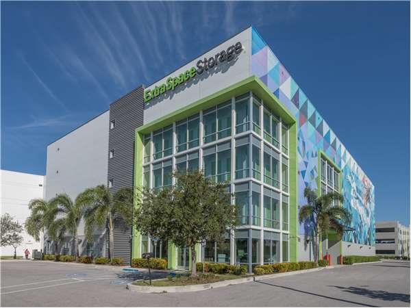 Extra Space Storage facility at 3201 32nd Ave S - St Petersburg, FL