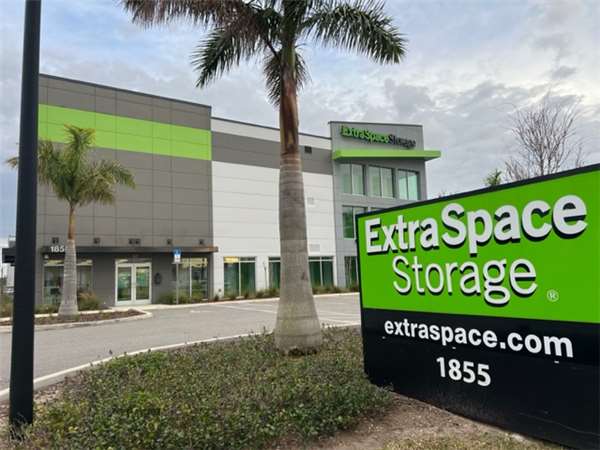 Extra Space Storage facility at 1855 32nd St N - St Petersburg, FL