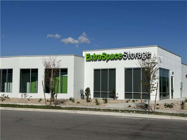 Storage Units in South Jordan, UT at 5548 W Hammerfest Dr | Extra 