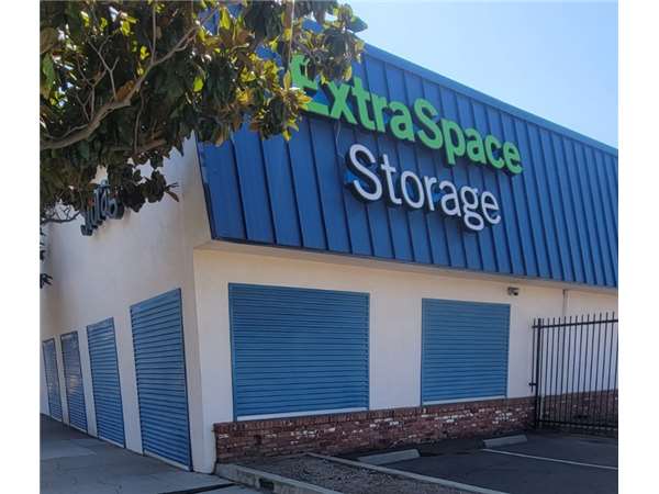 Extra Space Storage facility at 1620 14th St - Santa Monica, CA