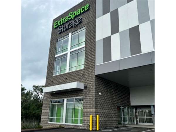 Extra Space Storage facility at 350 Lordship Blvd - Stratford, CT