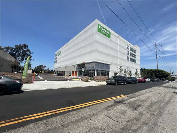Extra Space Storage facility at 943 W Hyde Park Blvd - Inglewood, CA
