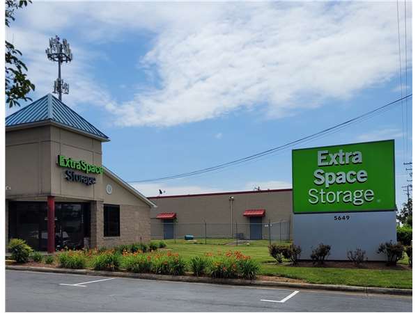 Extra Space Storage facility at 5649 South Blvd - Charlotte, NC