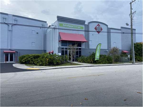 Extra Space Storage facility at 1217 SW 1st Ave - Fort Lauderdale, FL