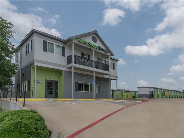 Extra Space Storage facility at 701 E Mid Cities Blvd - Euless, TX