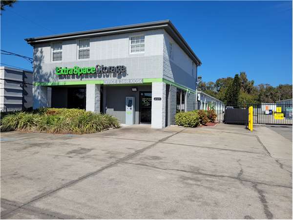 Extra Space Storage facility at 4105 W Hillsborough Ave - Tampa, FL