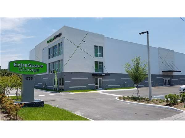 Extra Space Storage facility at 1759 W Brandon Blvd - Brandon, FL