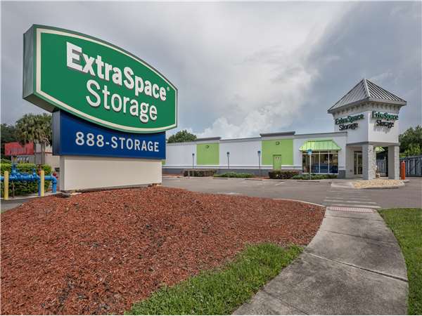 Extra Space Storage facility at 2504 FL-60 - Valrico, FL