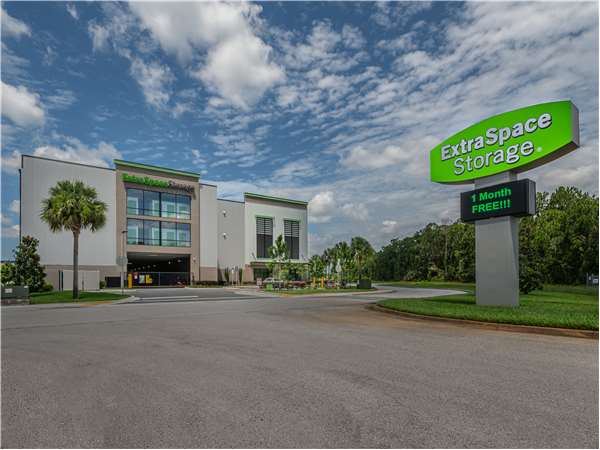 Extra Space Storage facility at 3280 Vineland Rd - Kissimmee, FL