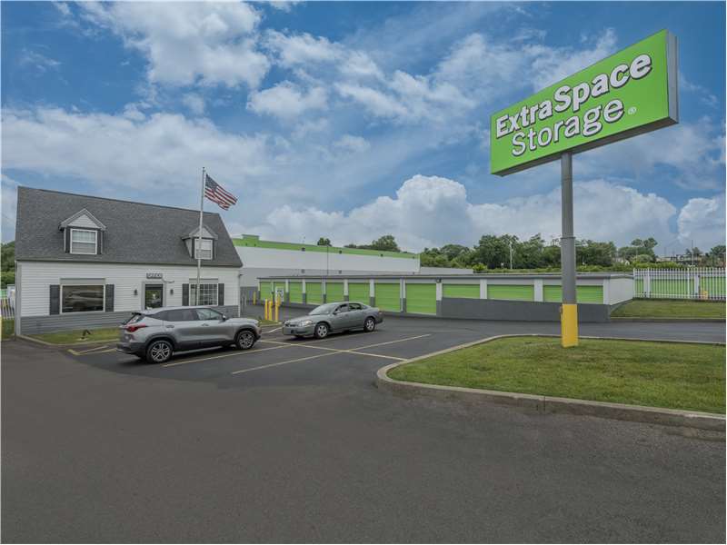 Storage Units in Cincinnati, OH at 5700 Wooster Pike | Extra Space