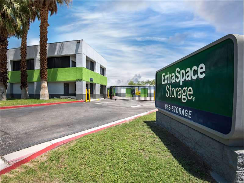 Palm Springs, CA, Self-Storage Near 1000 S Gene Autry Trail